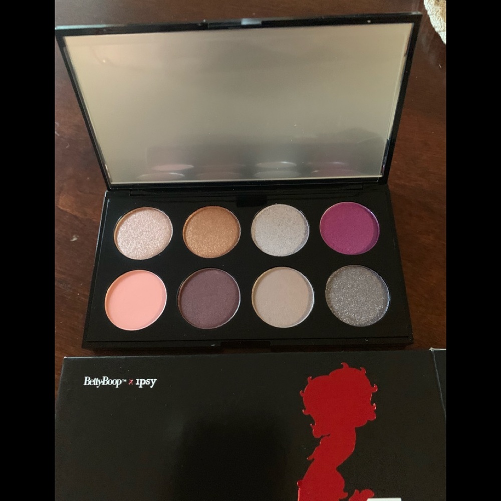 Eyeshadow Palette with Betty boop mini makeup bag